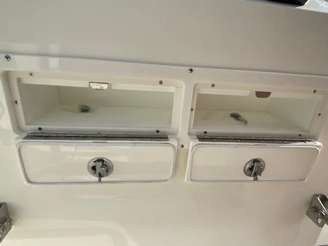 Slide: The Image of Bulls Bay 255CC 2025 - 18