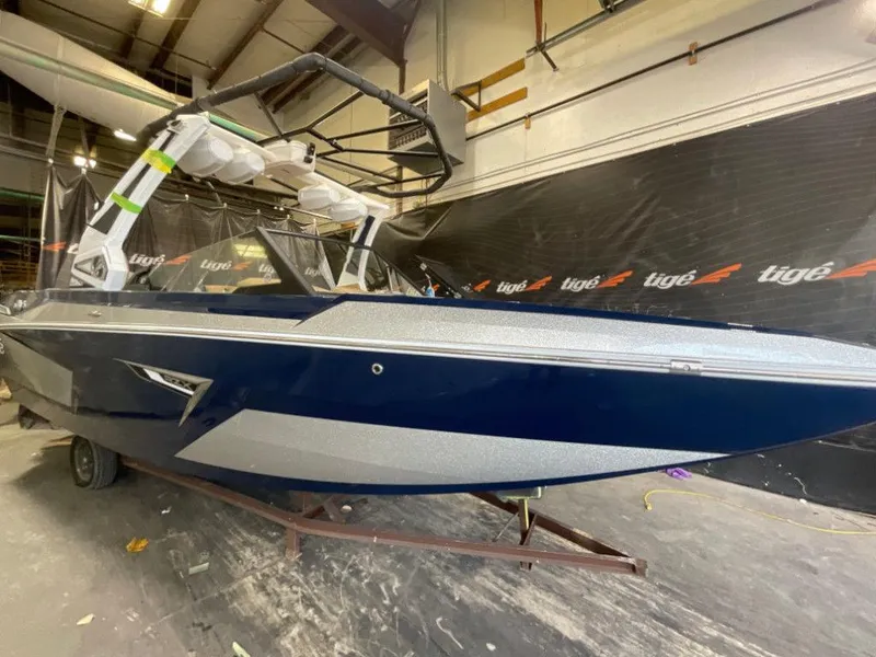 Slide: The Image of Tigé 22RZX 2024 - 1