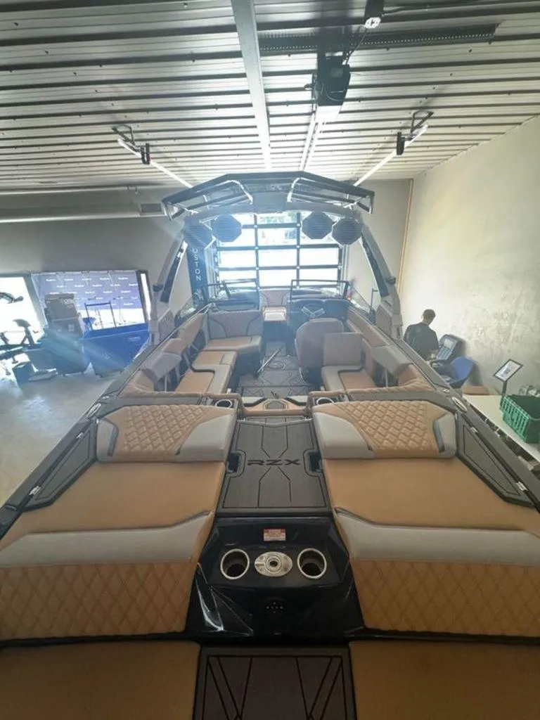 Slide: The Image of Tigé 22RZX 2024 - 10