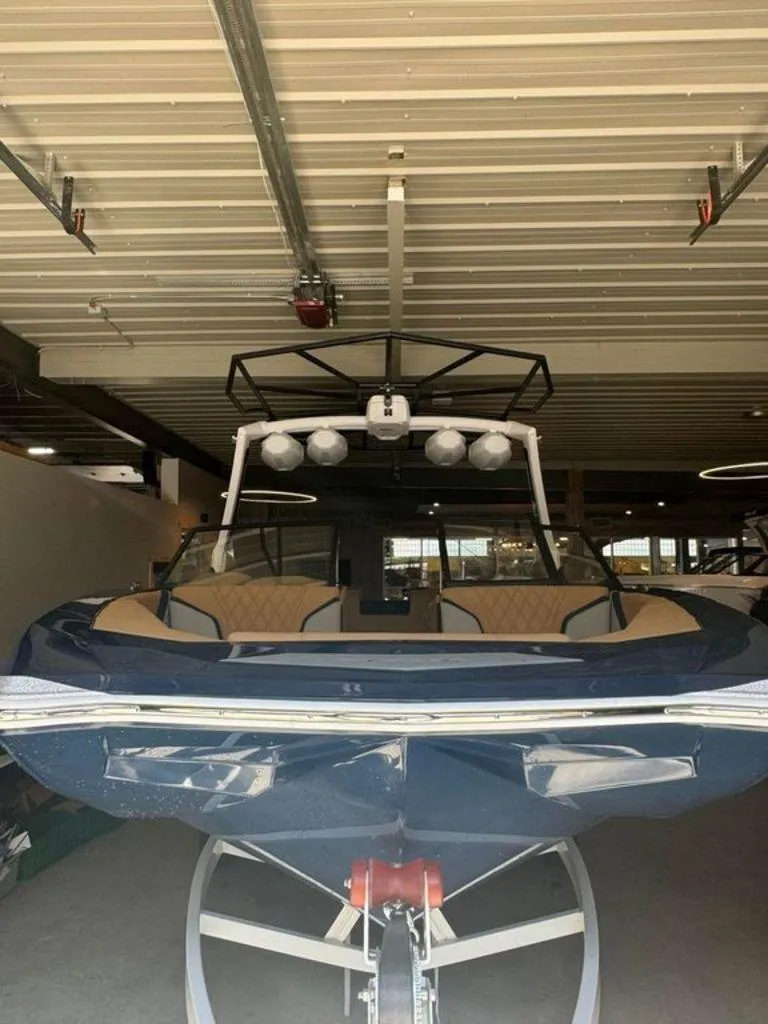 Slide: The Image of Tigé 22RZX 2024 - 11