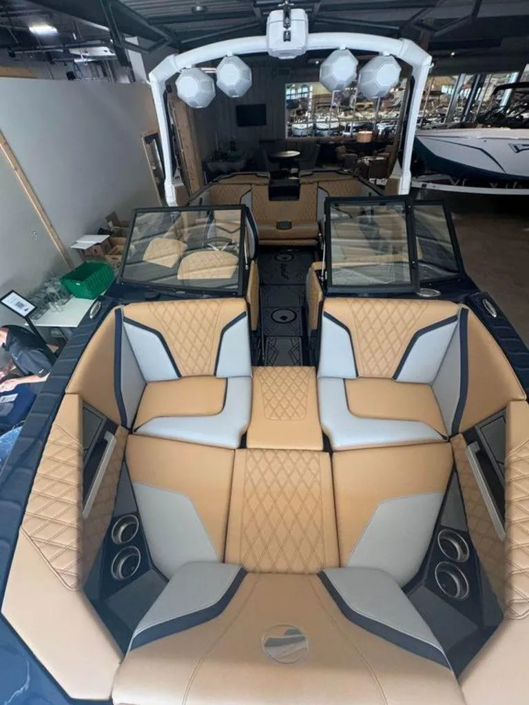 Slide: The Image of Tigé 22RZX 2024 - 12