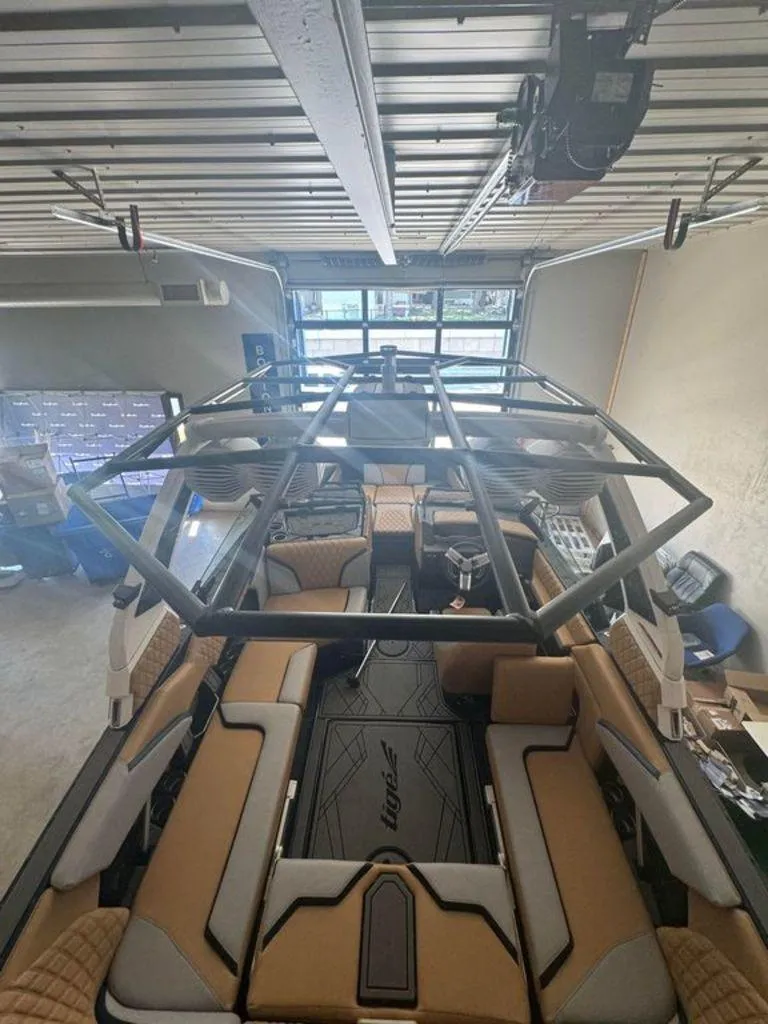 Slide: The Image of Tigé 22RZX 2024 - 13