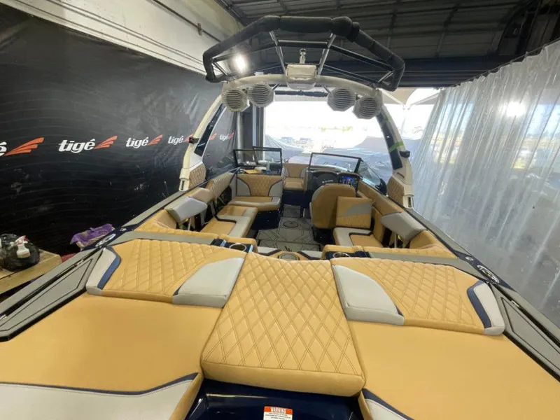 Slide: The Image of Tigé 22RZX 2024 - 2