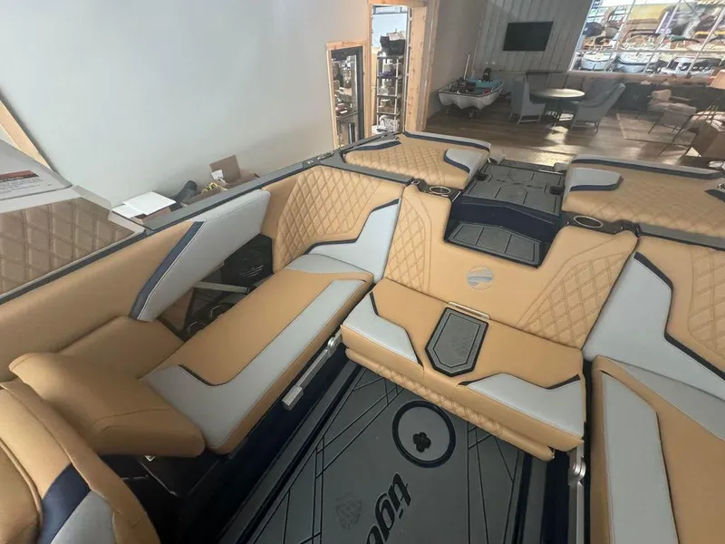 Slide: The Image of Tigé 22RZX 2024 - 8