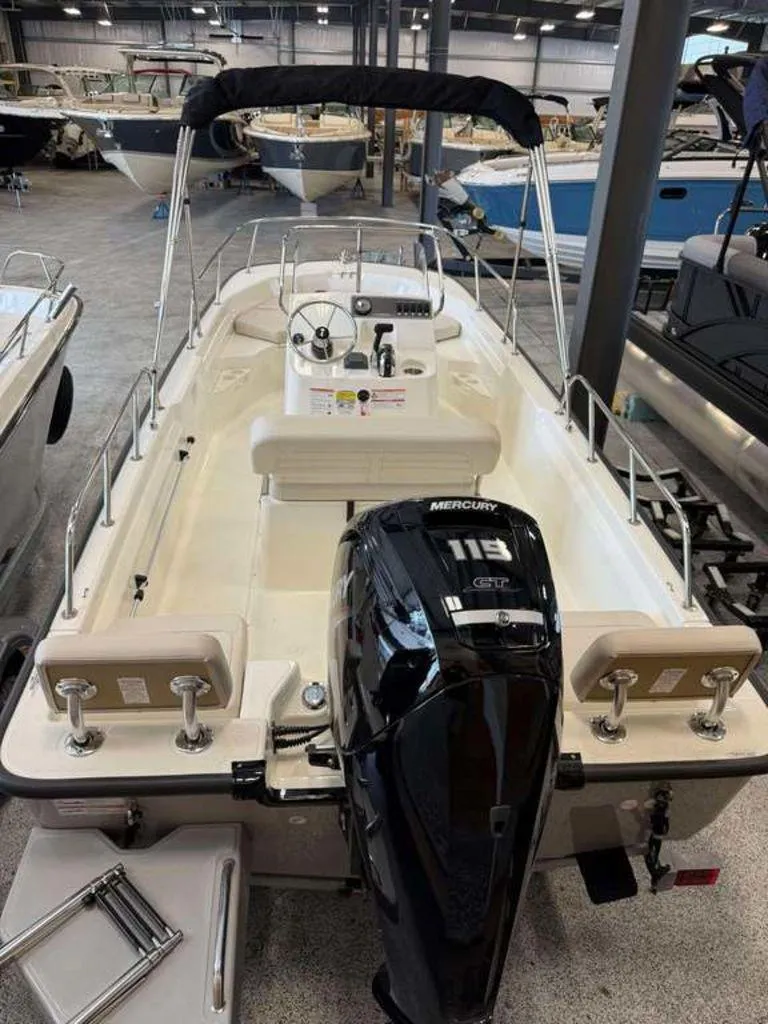 Slide: The Image of Boston Whaler 170 Montauk 2025 - 3