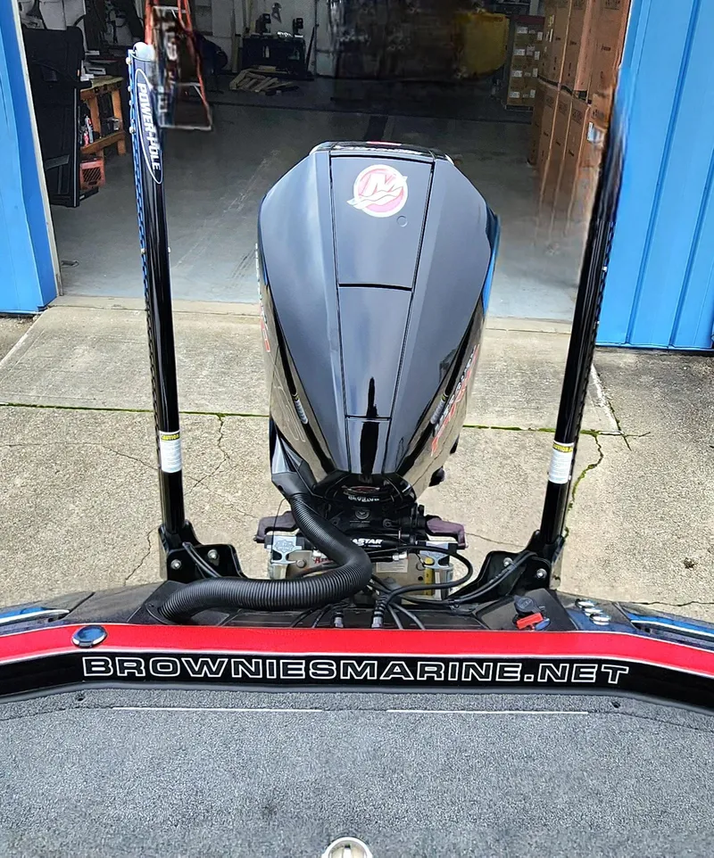 Slide: The Image of 2024 Ranger Z520R boat engine at Brownies Marine shop. - 11