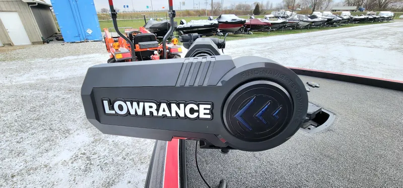 Slide: The Image of 2024 Ranger Z520R boat with Lowrance equipment on deck. - 5