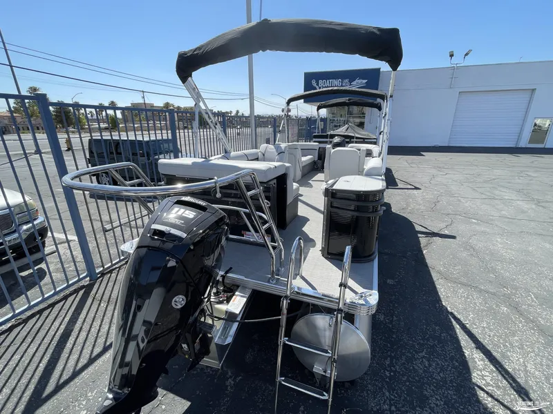 Slide: The Image of 2023 Crest 220 LX L Classic pontoon boat with Mercury 115 outboard motor. - 9