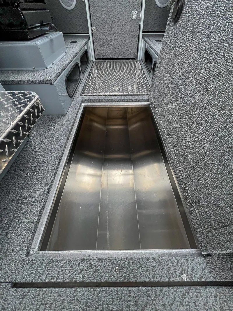 Slide: The Image of Hewescraft 250 Alaskan 2024 - 10