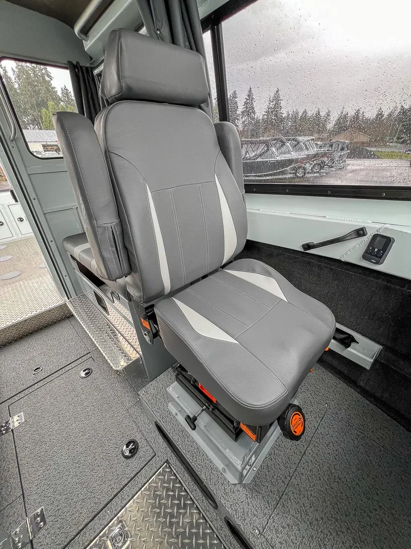 Slide: The Image of Hewescraft 250 Alaskan 2024 - 12