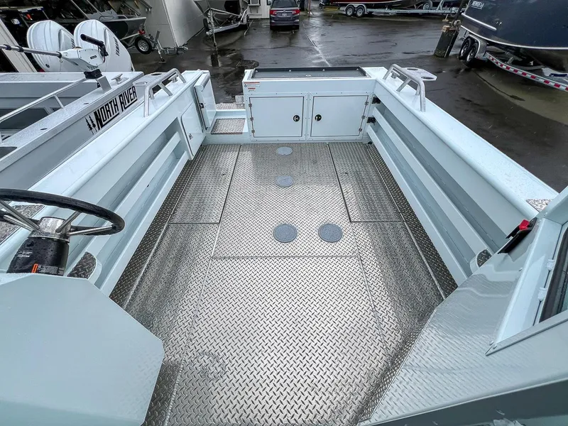 Slide: The Image of Hewescraft 250 Alaskan 2024 - 14