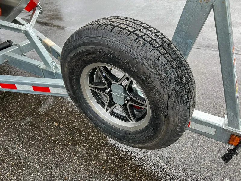 Slide: The Image of Hewescraft 250 Alaskan 2024 - 23