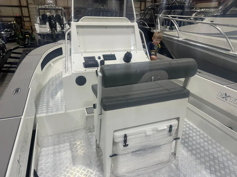 Slide: The Image of Plate Flooring on the Extreme Boats 645 Center Console - 11