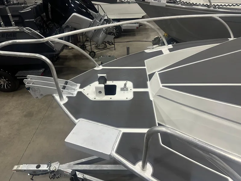 Slide: The Image of 2024 Extreme Boats 795 Walk Around 26' Minn Kota Mount and Anchor Plate - 14