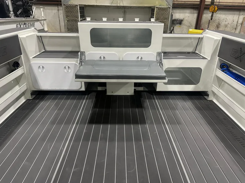 Slide: The Image of Twin Walk Through Transom with Seat - 20