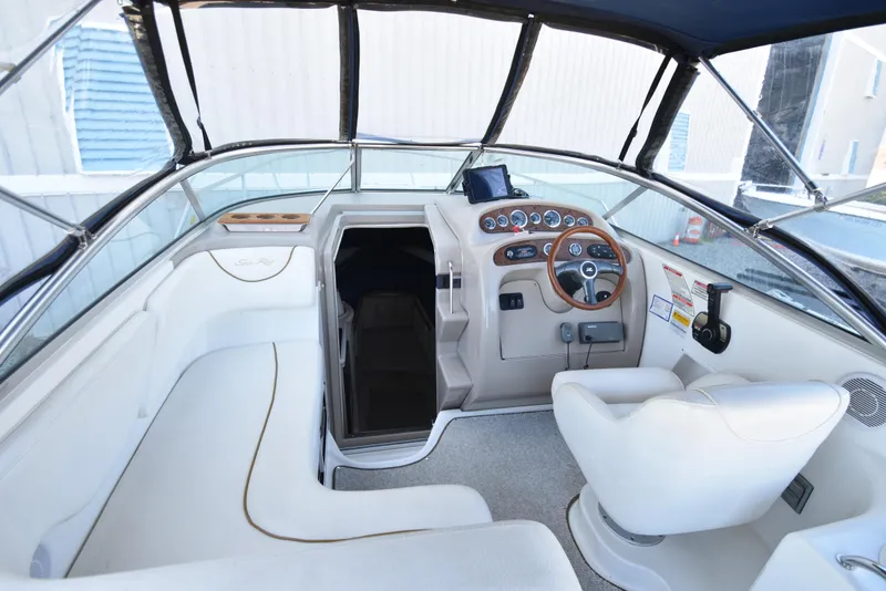 Slide: The Image of Sea Ray Sundancer 260 2000 - 17