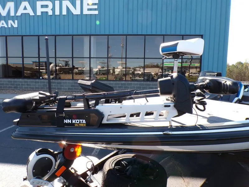 Slide: The Image of 2023 Phoenix 920 Elite boat with Minn Kota Ultrex trolling motor. - 11