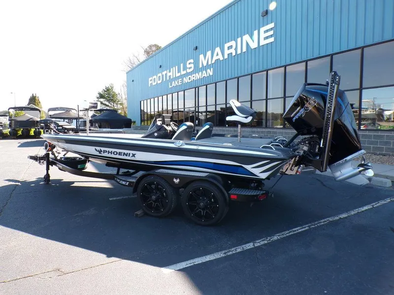 Slide: The Image of 2023 Phoenix 920 Elite boat at Foothills Marine Lake Norman dealership. - 3