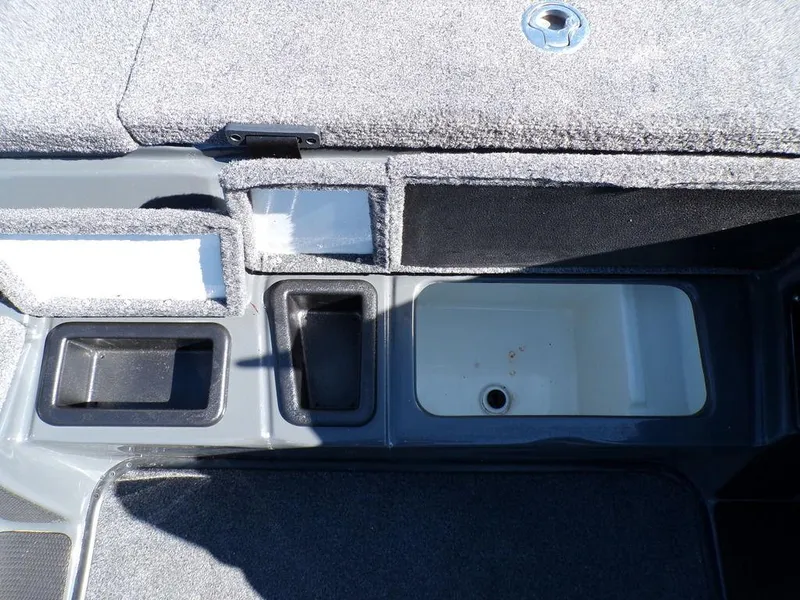 Slide: The Image of Phoenix 920 Elite 2023 boat storage compartments and livewell. - 32