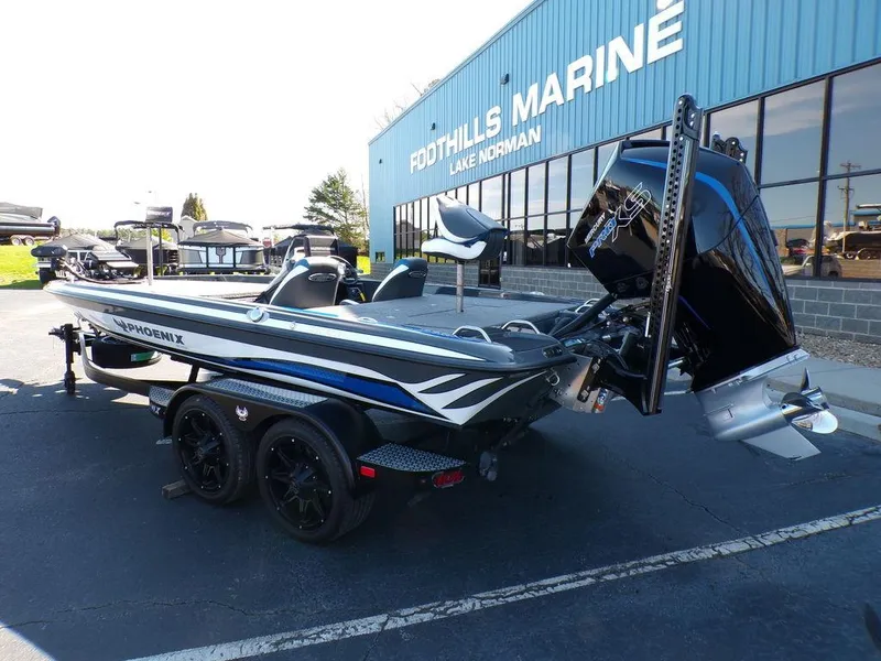 Slide: The Image of 2023 Phoenix 920 Elite boat at Foothills Marine dealership. - 5