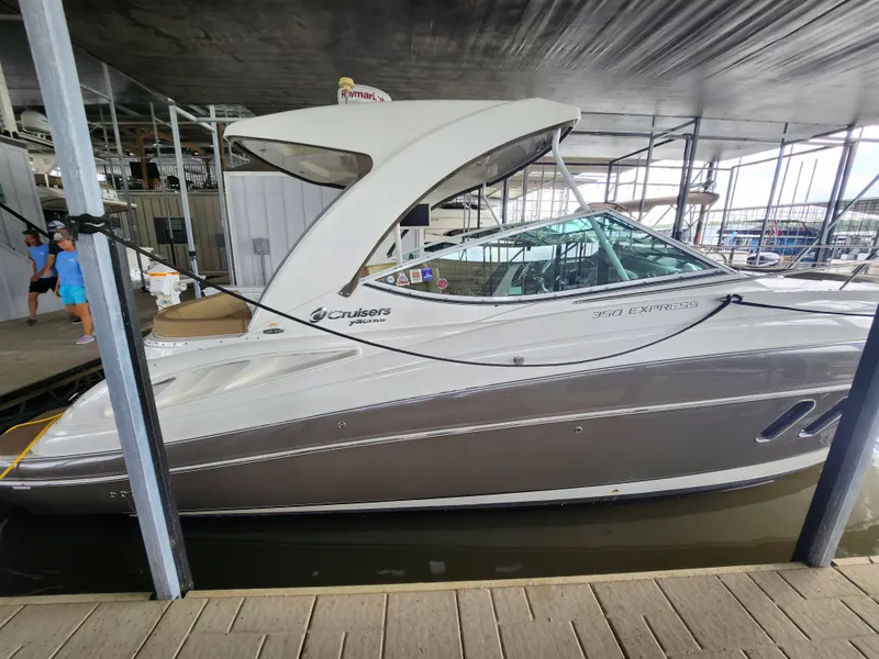 Slide: The Image of Cruisers 350 Express 2014 - 10
