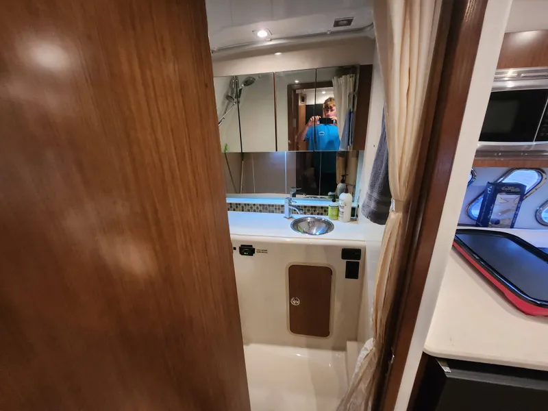 Slide: The Image of Cruisers 350 Express 2014 - 28