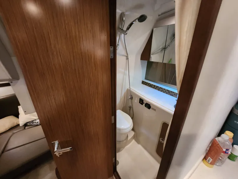 Slide: The Image of Cruisers 350 Express 2014 - 31