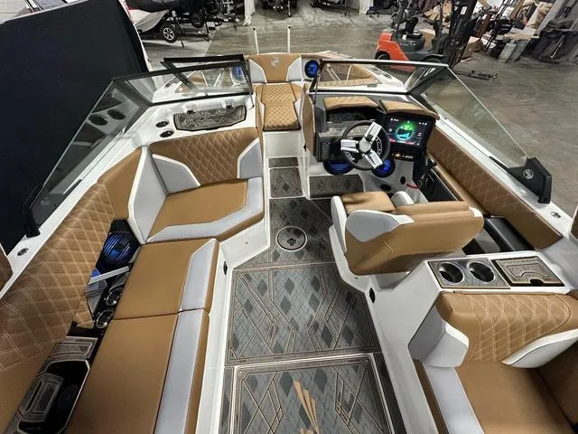 Slide: The Image of Tigé 24RZX 2024 - 11