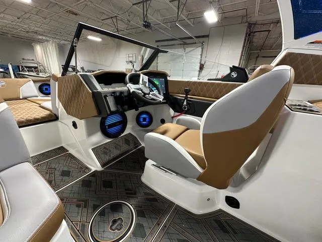 Slide: The Image of Tigé 24RZX 2024 - 12