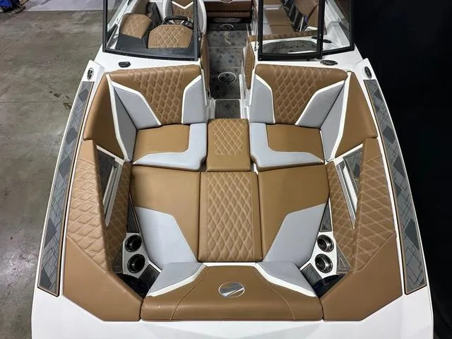 Slide: The Image of Tigé 24RZX 2024 - 15