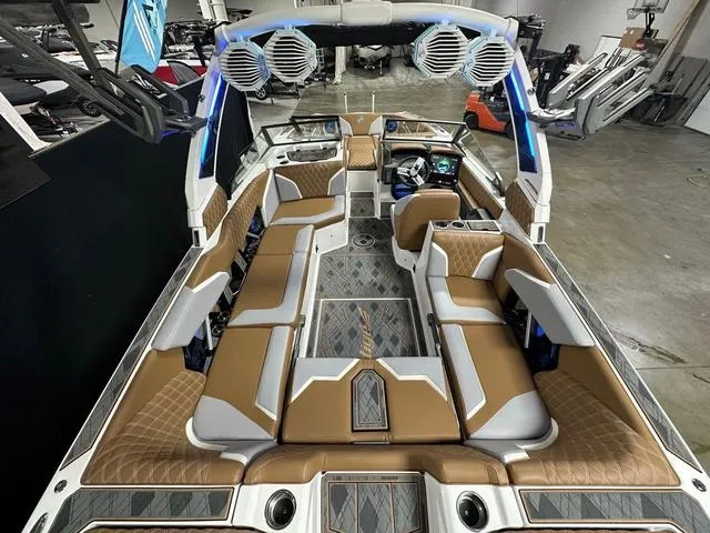 Slide: The Image of Tigé 24RZX 2024 - 8