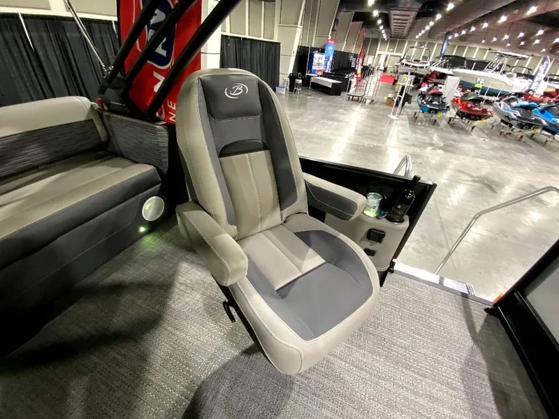 Slide: The Image of 2024 Barletta Corsa Ultra-Lounge 25UCA captain's chair at a boat show. - 11