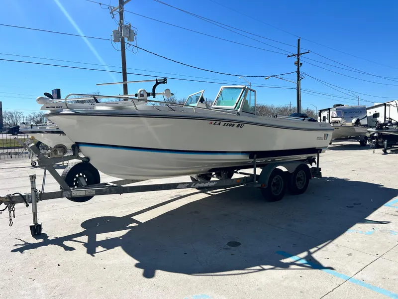 Slide: The Image of 1986 Wellcraft V-20 Sport on trailer, side view. - 5