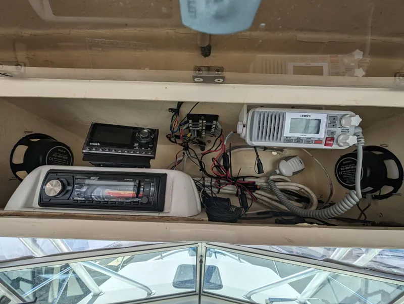Slide: The Image of 1999 Parker 2510 Walkaround boat dashboard with radio and communication equipment. - 24
