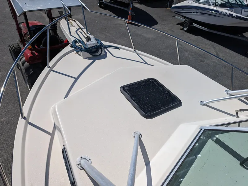 Slide: The Image of 1999 Parker 2510 Walkaround boat deck with hatch and railing. - 34
