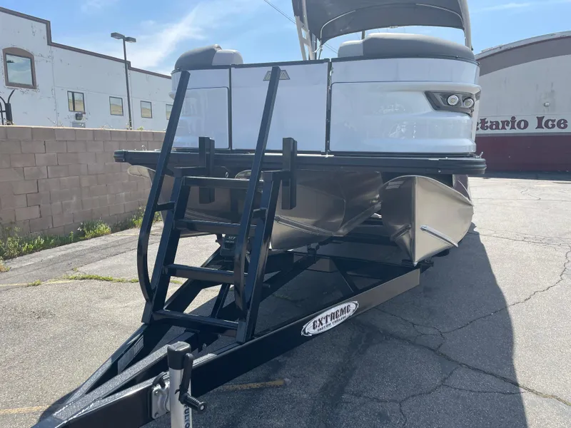 Slide: The Image of 2024 Avalon 2585 EXCALIBUR LTD VRB pontoon boat on a trailer. - 18