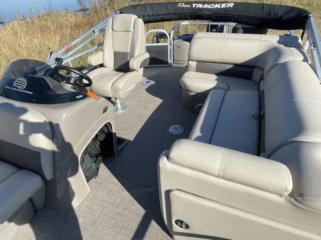 Slide: The Image of Sun Tracker SportFish 20 DLX 2023 - 6