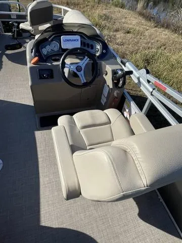 Slide: The Image of Sun Tracker SportFish 20 DLX 2023 - 10