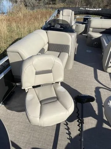 Slide: The Image of Sun Tracker SportFish 20 DLX 2023 - 8