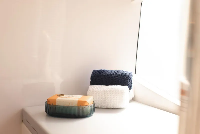 Slide: The Image of Soap and towels on a countertop in Evolve 400HT, 2021 model. - 25