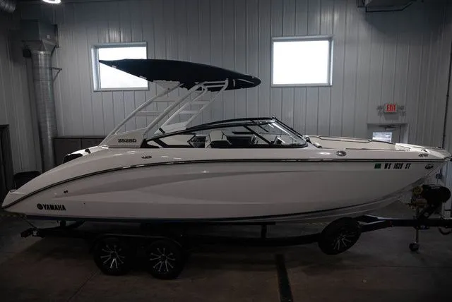 The Image of Yamaha 252SD 2024 - 1