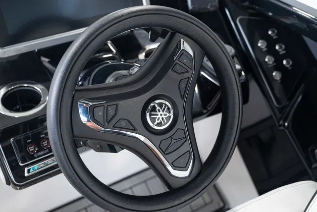 Slide: The Image of Yamaha 252SD 2024 - 7