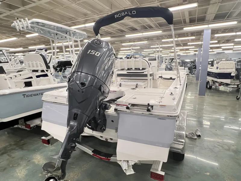 Slide: The Image of 2024 Robalo ROBALO 206 boat with 150 HP engine in showroom. - 10