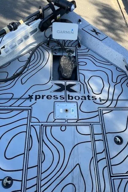 Slide: The Image of 2022 Express XPRESS X19PRO boat deck with Garmin equipment. - 6