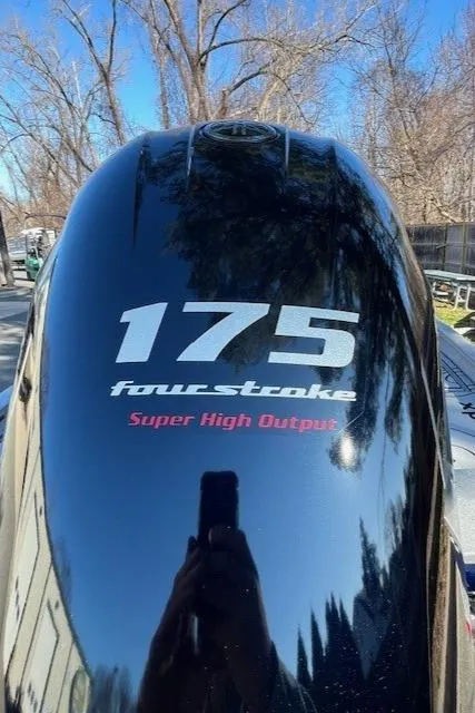 Slide: The Image of 2022 Express XPRESS X19PRO 175 horsepower four-stroke outboard motor. - 9