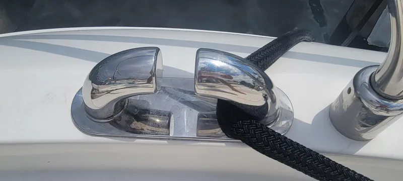 Slide: The Image of Close-up of a 2009 Ferretti Yachts 470 cleat with a black rope. - 10