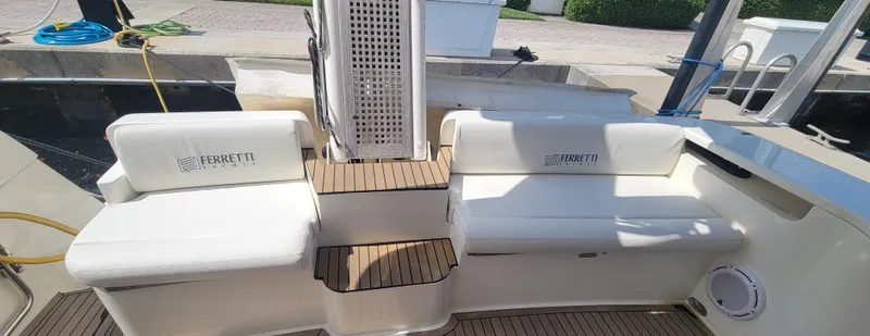 Slide: The Image of Luxury seating area on a 2009 Ferretti Yachts 470. - 25