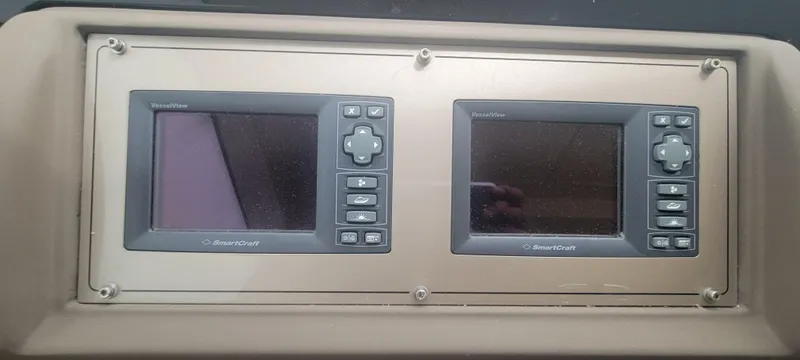 Slide: The Image of 2009 Ferretti Yachts 470 dashboard with dual navigation screens. - 33