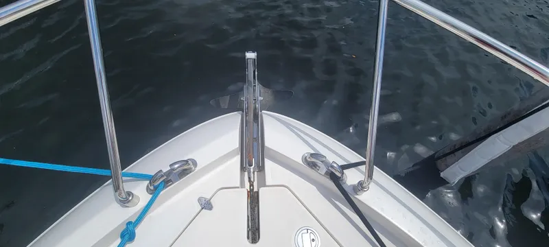 Slide: The Image of Bow view of 2009 Ferretti Yachts 470 on water with blue rope. - 6