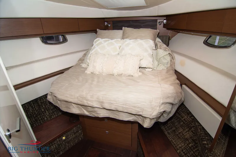 Slide: The Image of Sea Ray 410 Sundancer 2012 - 51